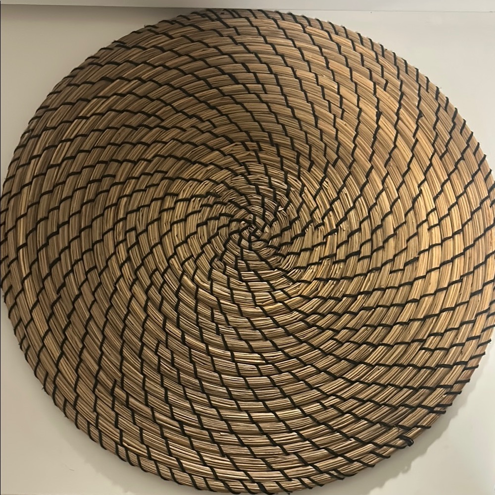 Round Woven Placemat in Black and Brown